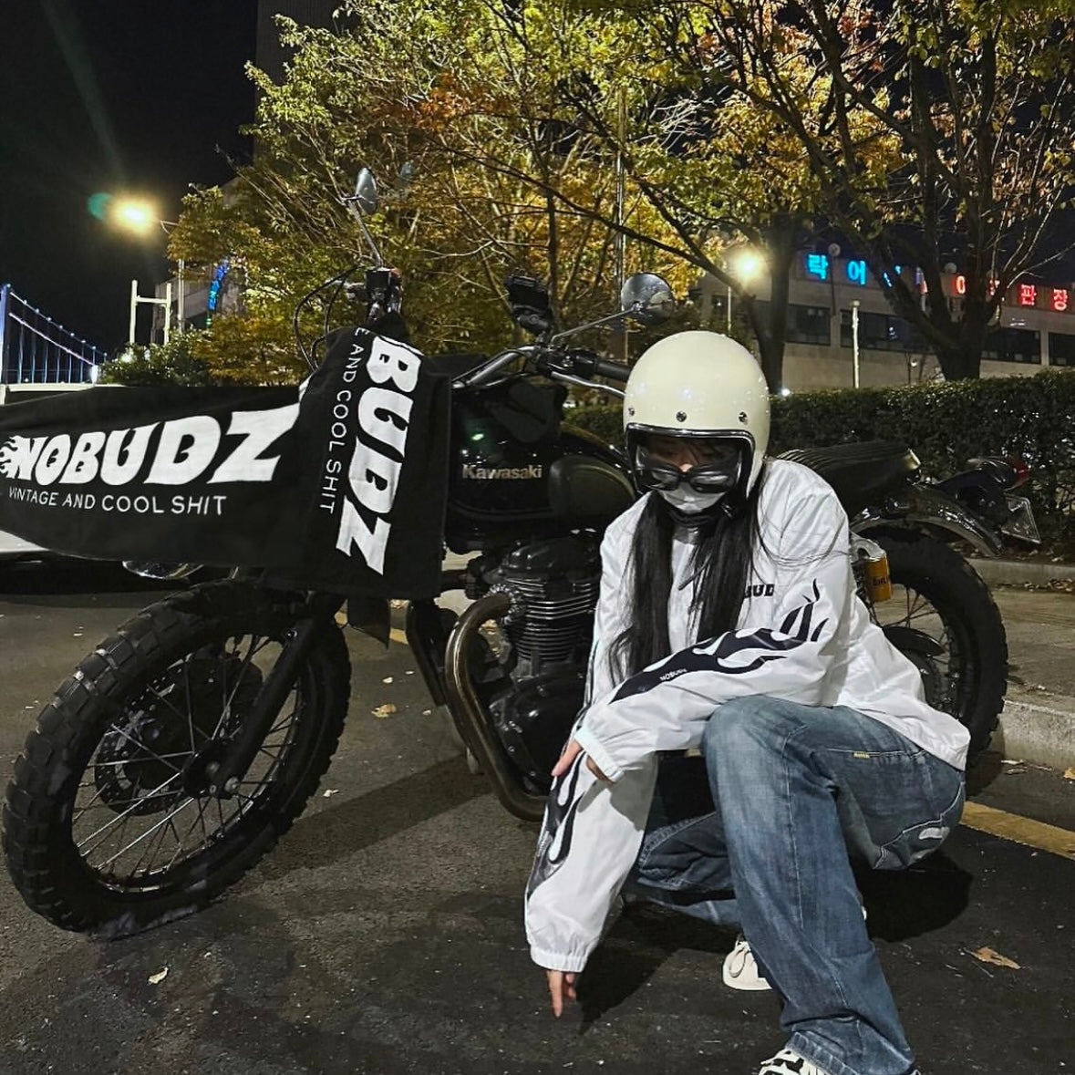 NOBUDZ white windbreaker